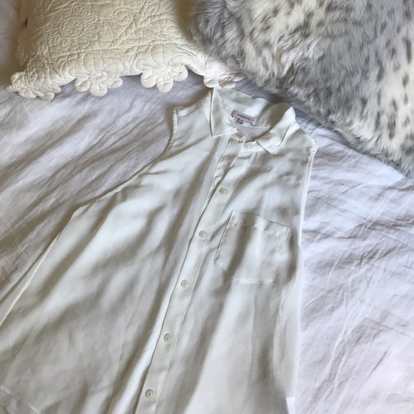 Aritzia White Sleeveless Button Down (Never Worn) - Picture 4 of 7